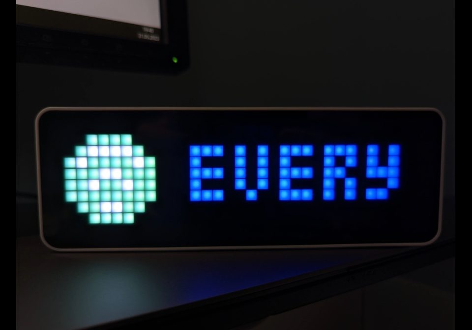 Current playing song shown on an AWTRIX display